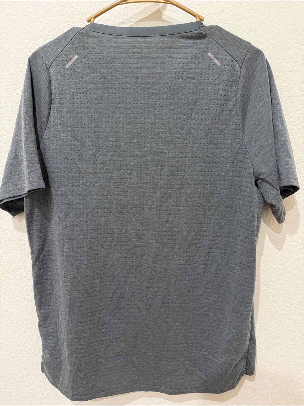 Nike Men's Gray Short Sleeve Athletic Tee